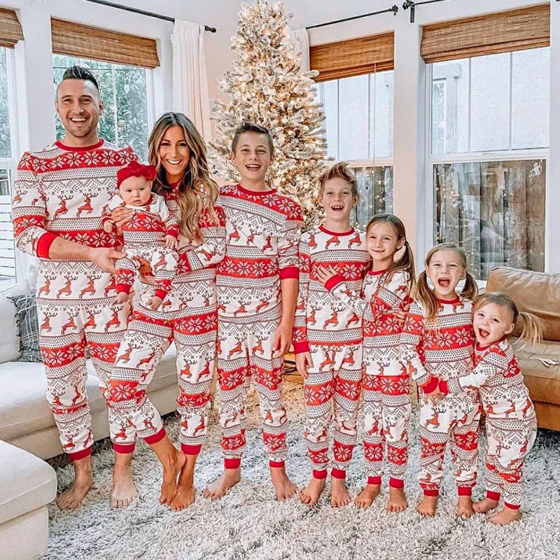 Merry Christmas Allover Print  - Winter Clothing Looks 评论和价格